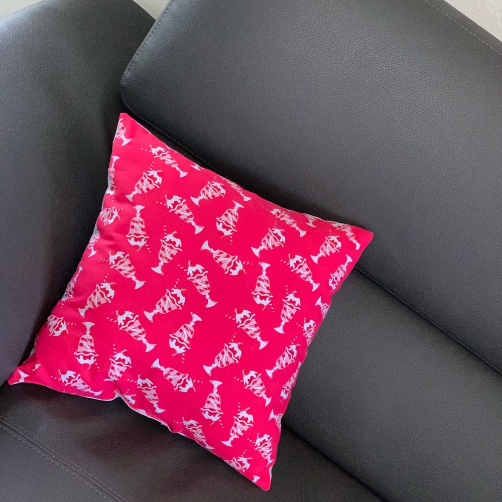 1 Milkshake pillow